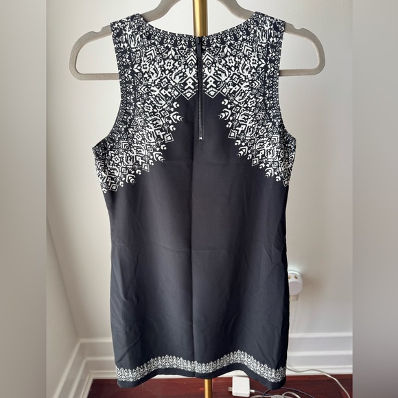 EUC Vince Camuto Black and White Pattern Mini Sheath Dress Size 4P - Picture 4 of 4